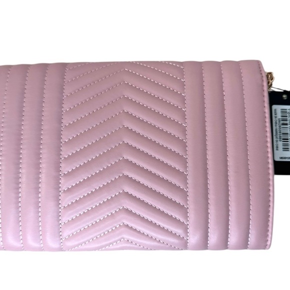 Badgley Mischka quilted crossbody - Picture 3 of 9